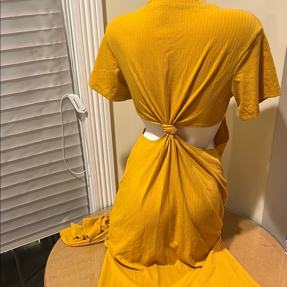 SHEIN Yellow Ribbed T-Shirt Cutout Dress with side slits size medium - Picture 3 of 7
